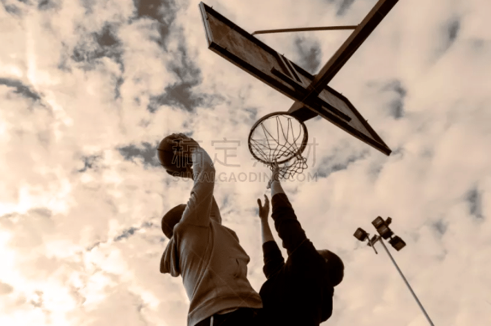 弟媳发布和内马尔合照，引发弗鲁米嫩塞球迷猜测其加盟热潮